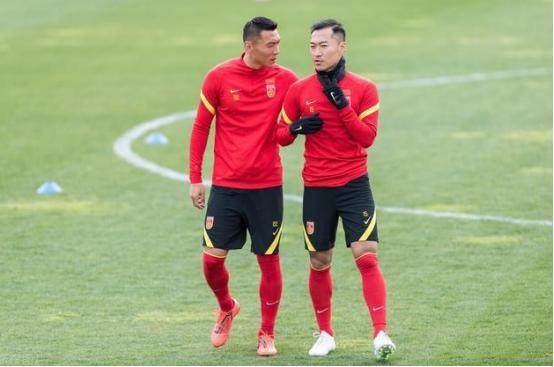 吴曦：承担队长职责团结球队 做好40强赛困难准备